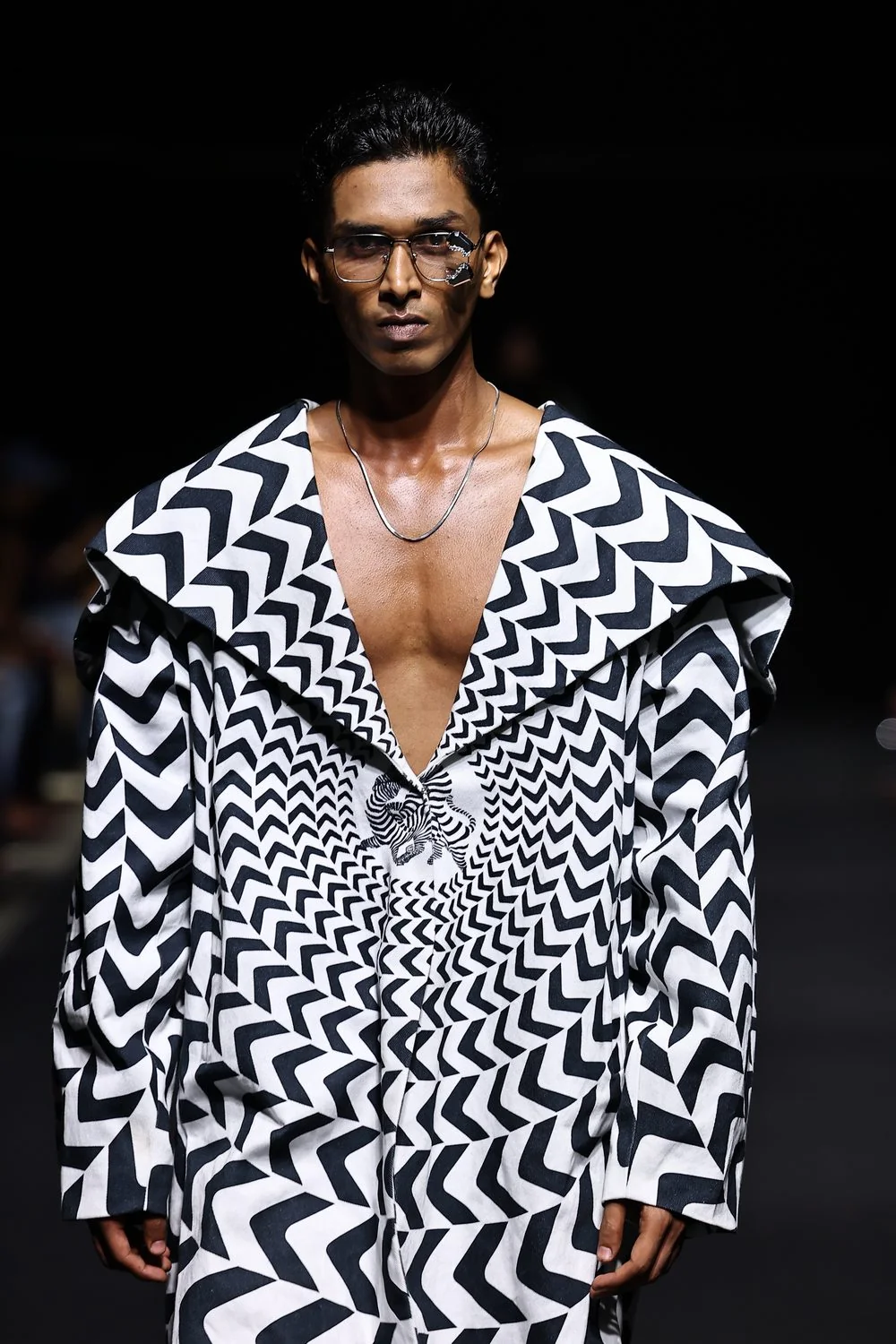 Look 02, runway