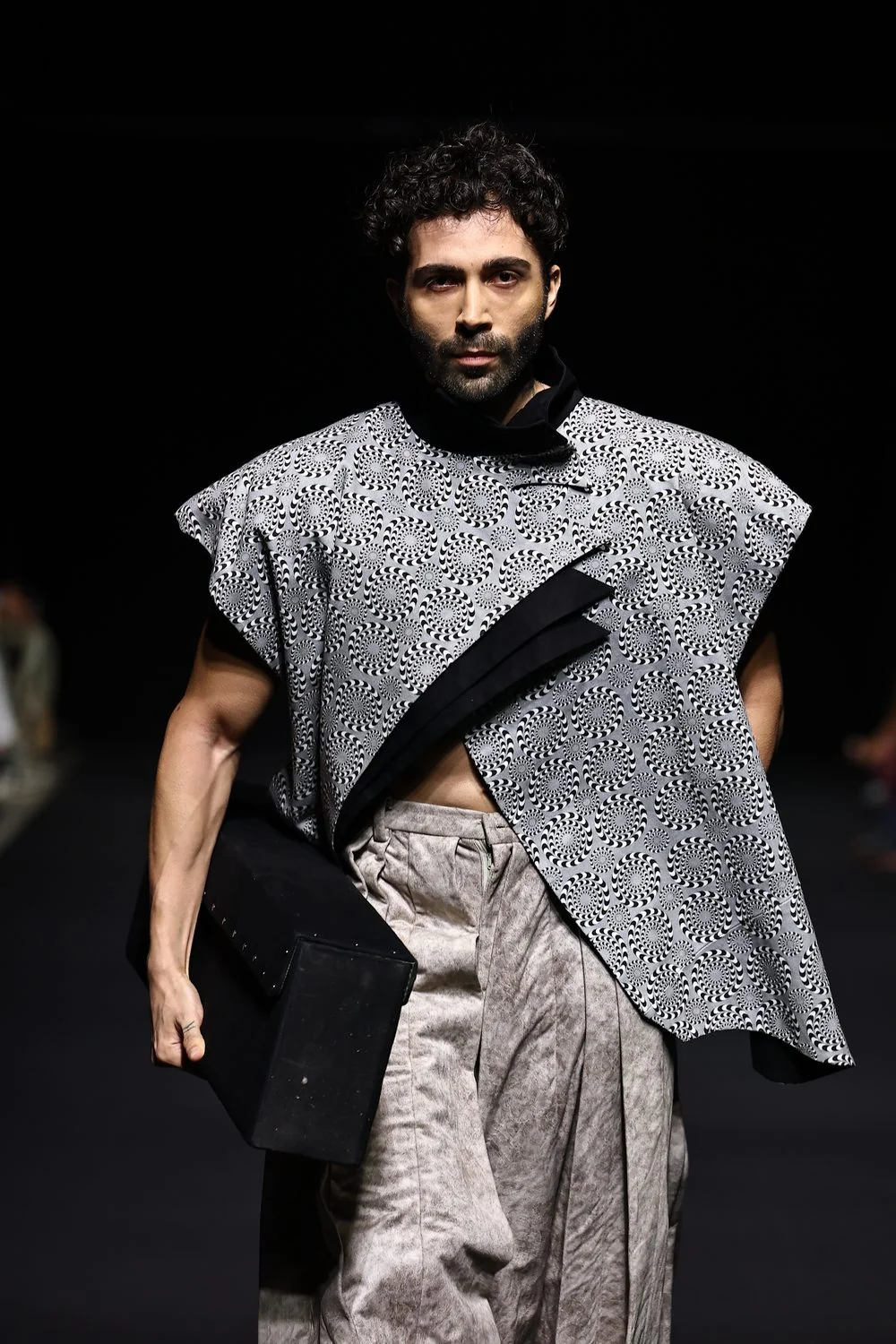 Look 03, runway